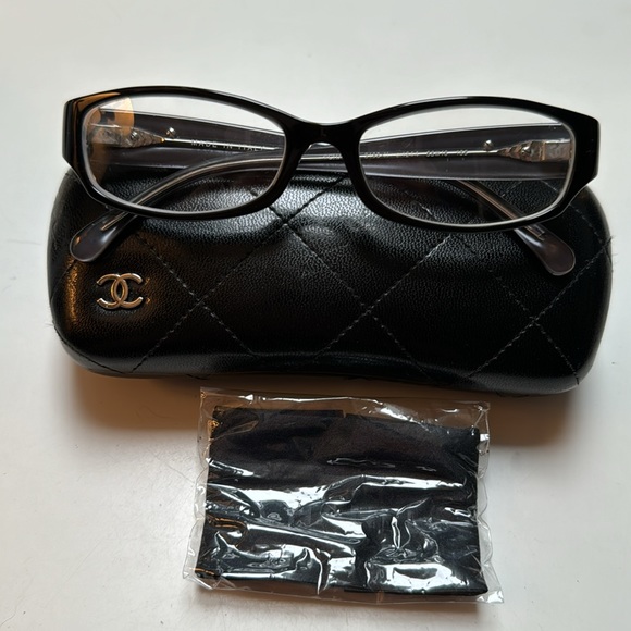CHANEL vintage black enamel&Pearl RARE Camellia reader frames+Quilted Case+Cloth - Picture 4 of 12